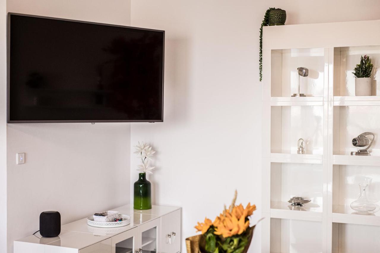 2-Room Penthouse Plaza Residence P1 Boekarest Buitenkant foto