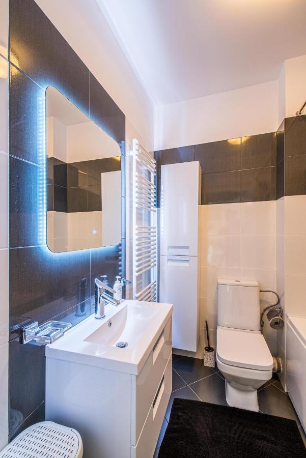 2-Room Penthouse Plaza Residence P1 Boekarest Buitenkant foto