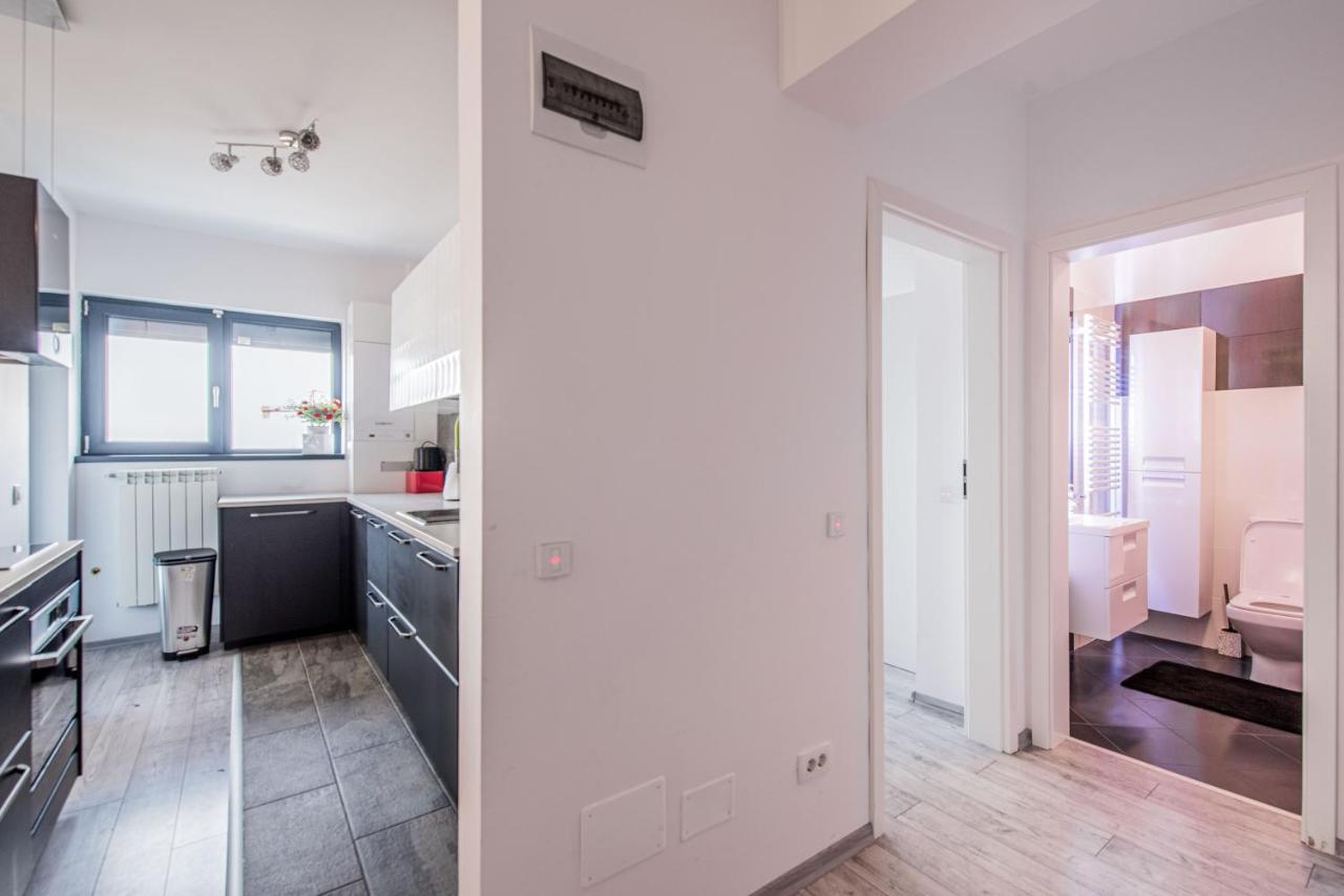 2-Room Penthouse Plaza Residence P1 Boekarest Buitenkant foto