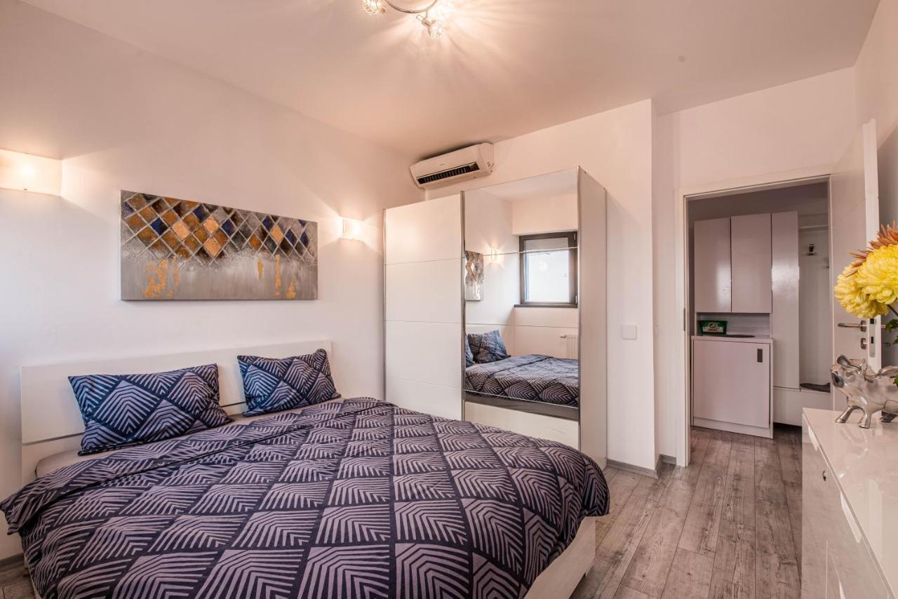 2-Room Penthouse Plaza Residence P1 Boekarest Buitenkant foto