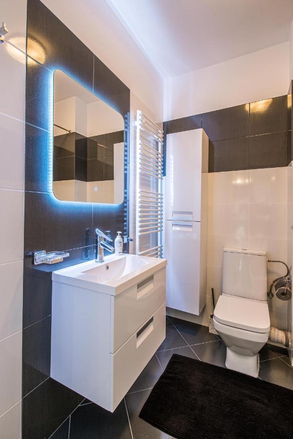 2-Room Penthouse Plaza Residence P1 Boekarest Buitenkant foto