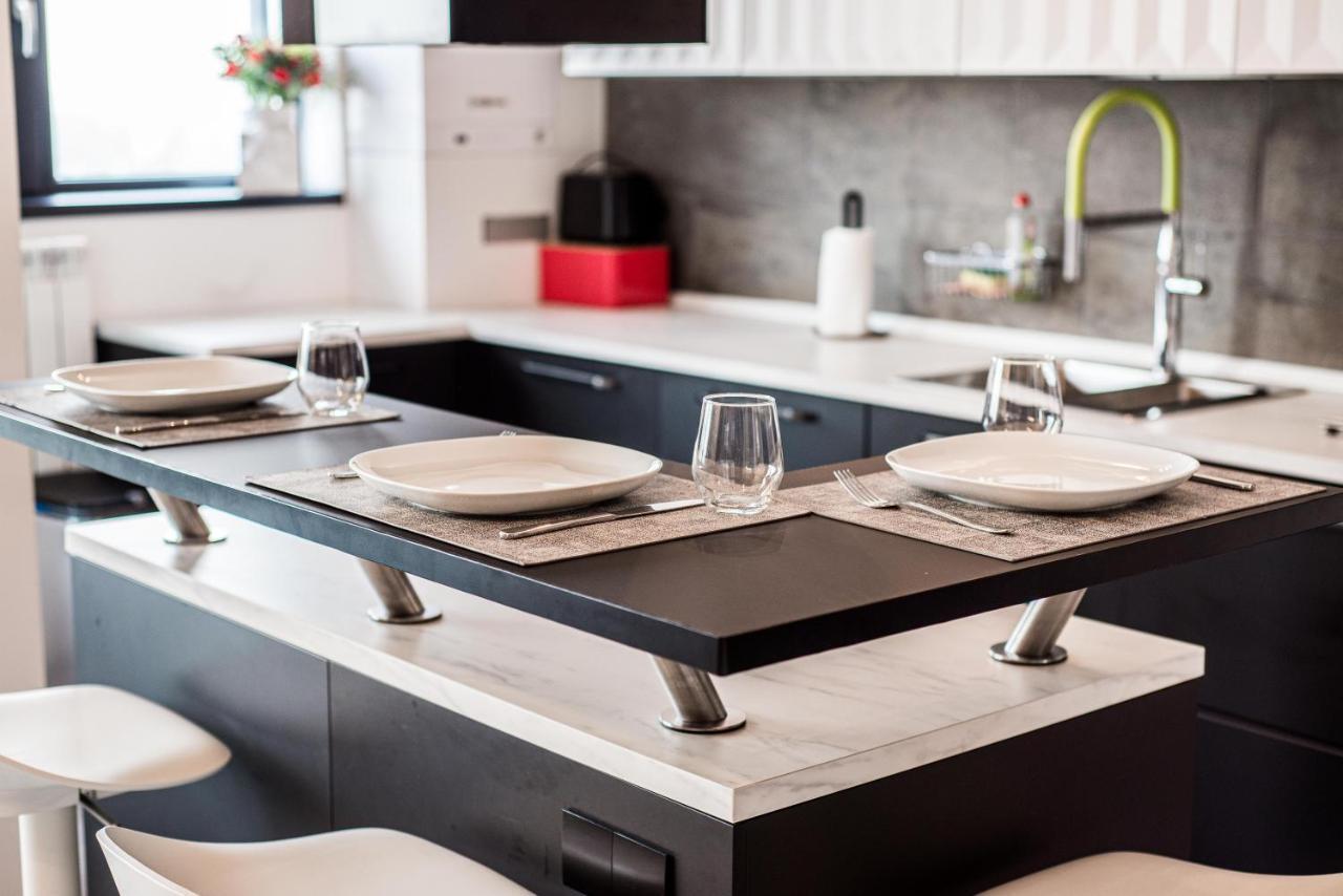 2-Room Penthouse Plaza Residence P1 Boekarest Buitenkant foto